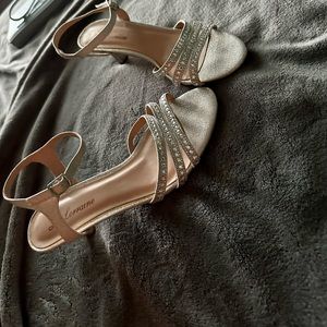 L Lorraine "Berkly" Silver Glitter Jewel Open Toe
Sandals Size 7